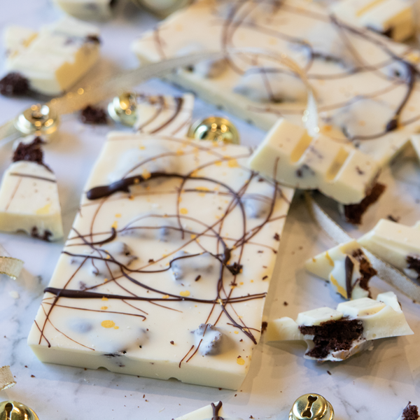 31DegreesCC's tweet photo. Christmas x cookies 'n' cream. Meet the Gingerbread and Cream block. Handmade in-store. #christmastreats #gingerbread #whitechocolate https://t.co/v3DVWeEtDr