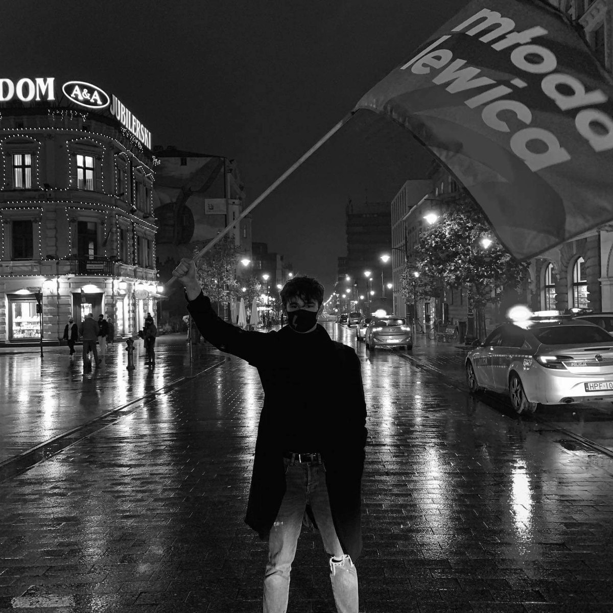 mlodalewica_'s tweet photo. Kolejny dzień #StrajkKobiet na ulicach Polski. Ciekawe kiedy prawica ogarnie, że nas nie pokona 💁🏻‍♀️

#ToJestWojna https://t.co/ypeFJlN56V