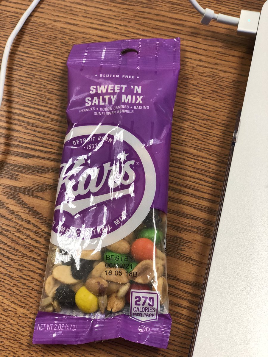 martivarg's tweet photo. Pt2-Admin team treated me to lunch, delicious cake and card and gift card.Thanks to Mr. Santiago for the snack and @cowart_library for my healthy lunch card! Everyone made my day!! This is definitely my second family and they know I love them all!! #Teamcowart #TheCowartAdvantage https://t.co/UlAesZeCeP