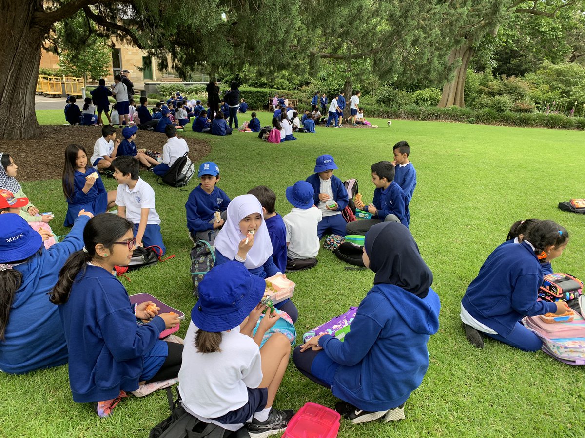 merrylandseast's tweet photo. Having our recess at the Royal Botanic Gardens #Stage2Excursion https://t.co/TJ1vXOHol6