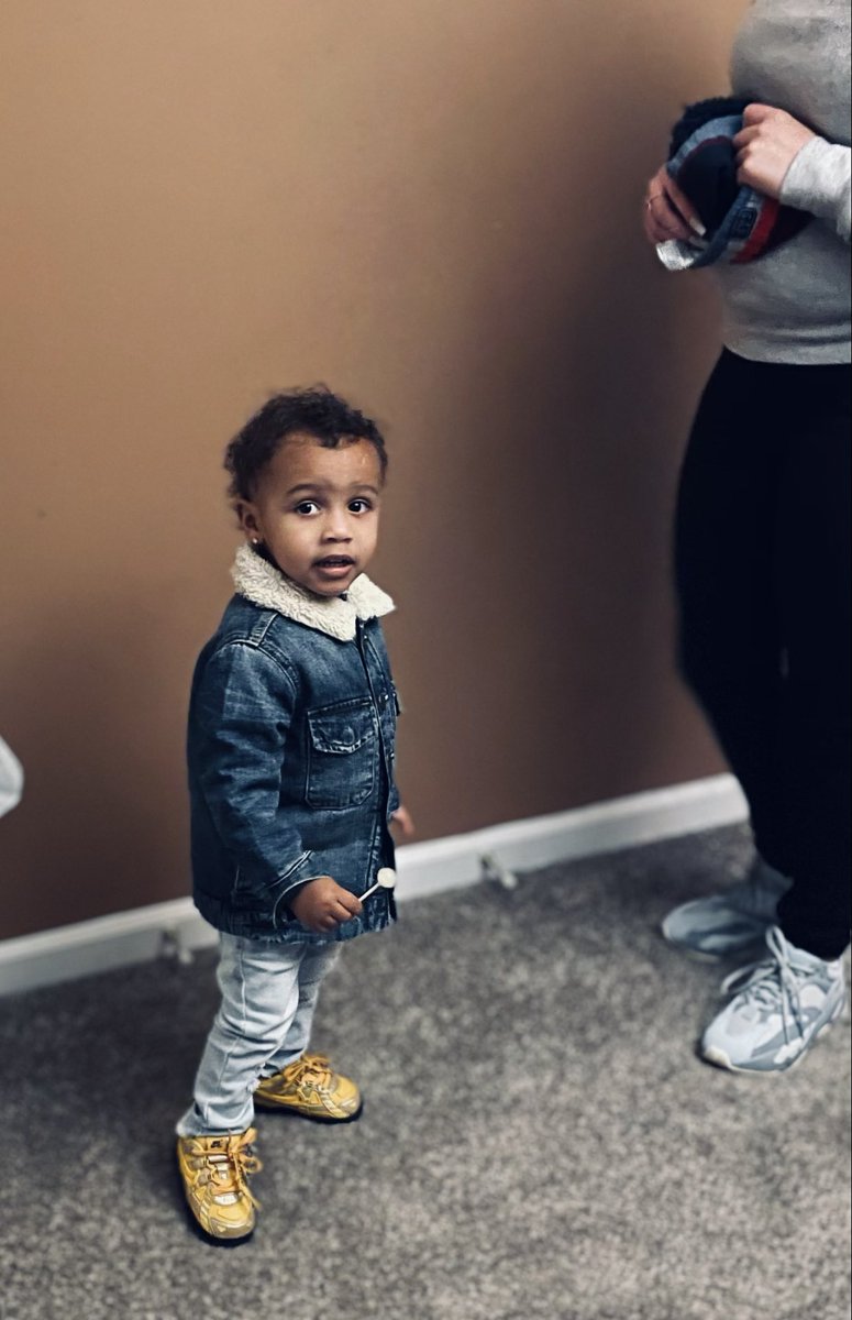 _livelihood's tweet photo. Off-Whiteβs Toddler Ambassador Back At It Again. Think Itβs Time For Him To Start Getting Shapeups lol #FleeBaby #RubberDunks https://t.co/B5vu8LnrX0