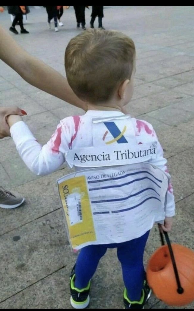 Y el ganador al mejor disfraz que asusta es para......😂😂😂