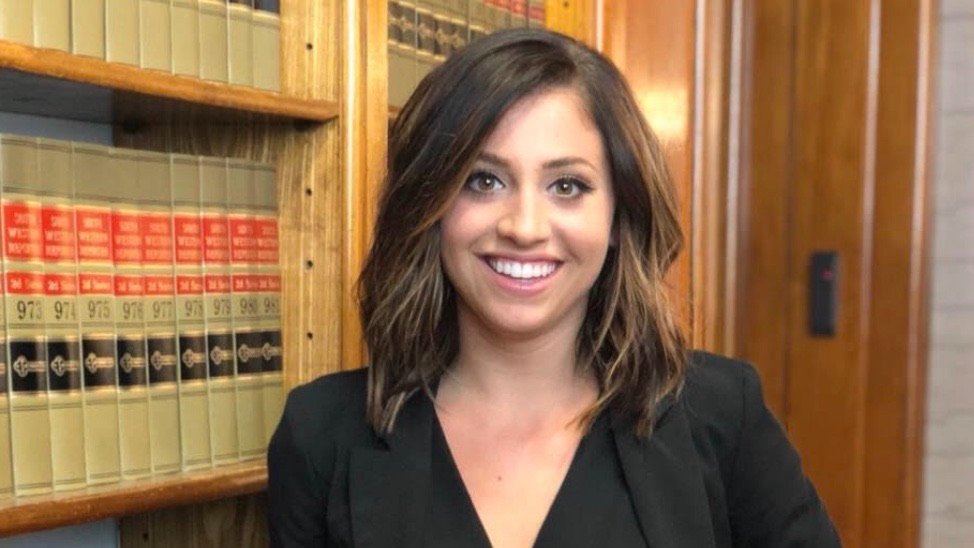 GeorgetownMCRP's tweet photo. Meet one of our Notes Editors, Chayce Glienke! In addition to her work with MCRP, Chayce volunteers as a mentor for the Women's Legal Alliance. Chayce graduated summa cum laude with honors from Drake University, where she earned a B.A. in Political Science &amp; Philosophy. https://t.co/EA1PIqA4e5