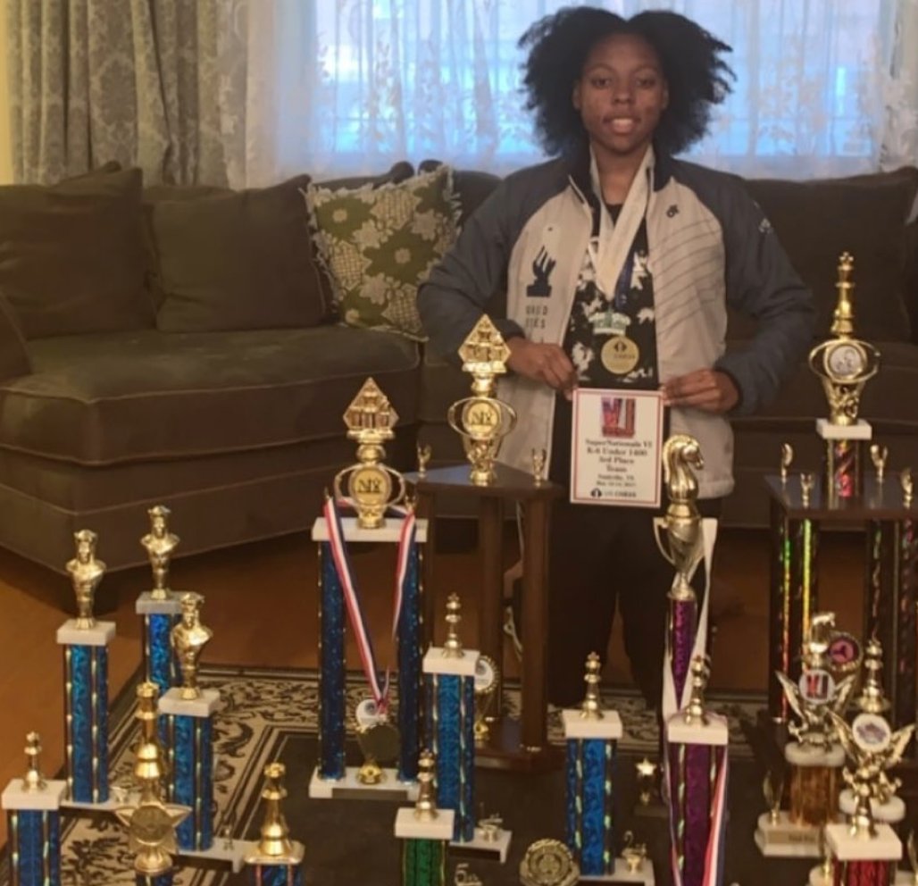 SchoolPayTweets's tweet photo. Motivation Monday: Through one of best games for exercising the mind, this chess prodigy is turning heads across the board! Read more here: https://t.co/4HEylljd1M #chess #student #k12 #schoolpay #MotivationMonday https://t.co/BgF9JMSVvL
