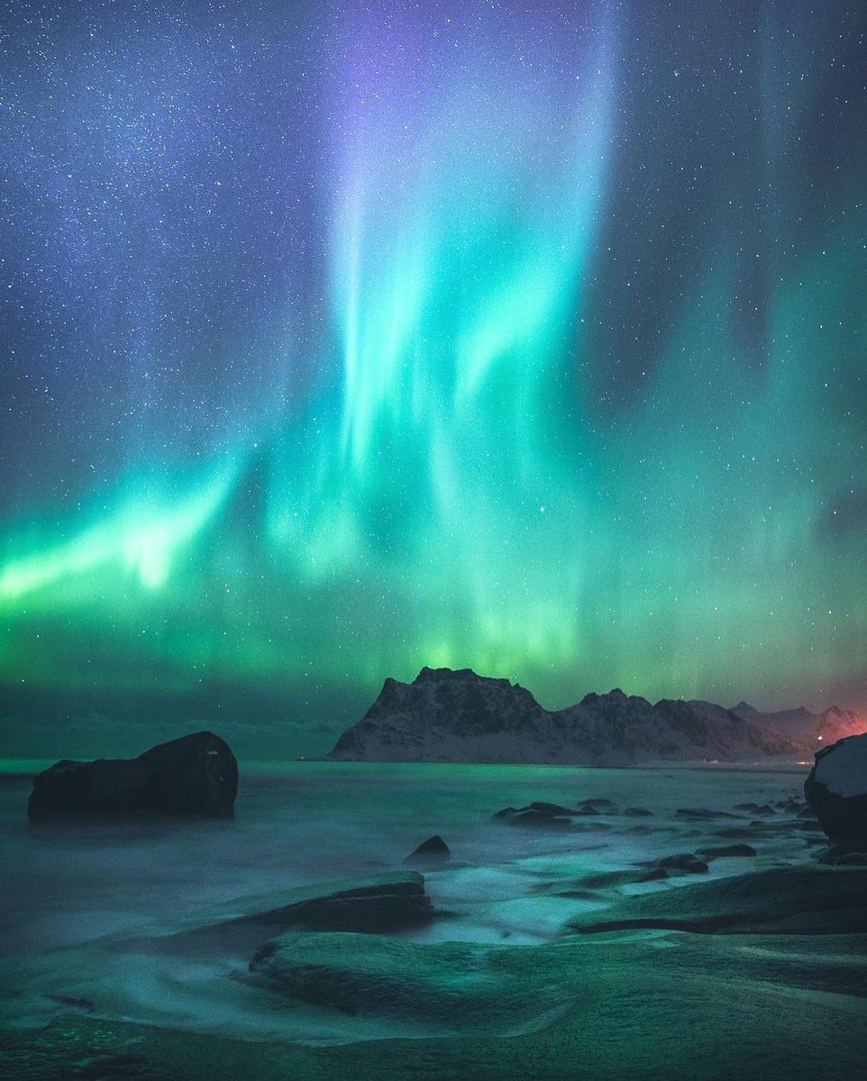 earth's tweet photo. Nature's light show ✨ https://t.co/76y5PVKCyG