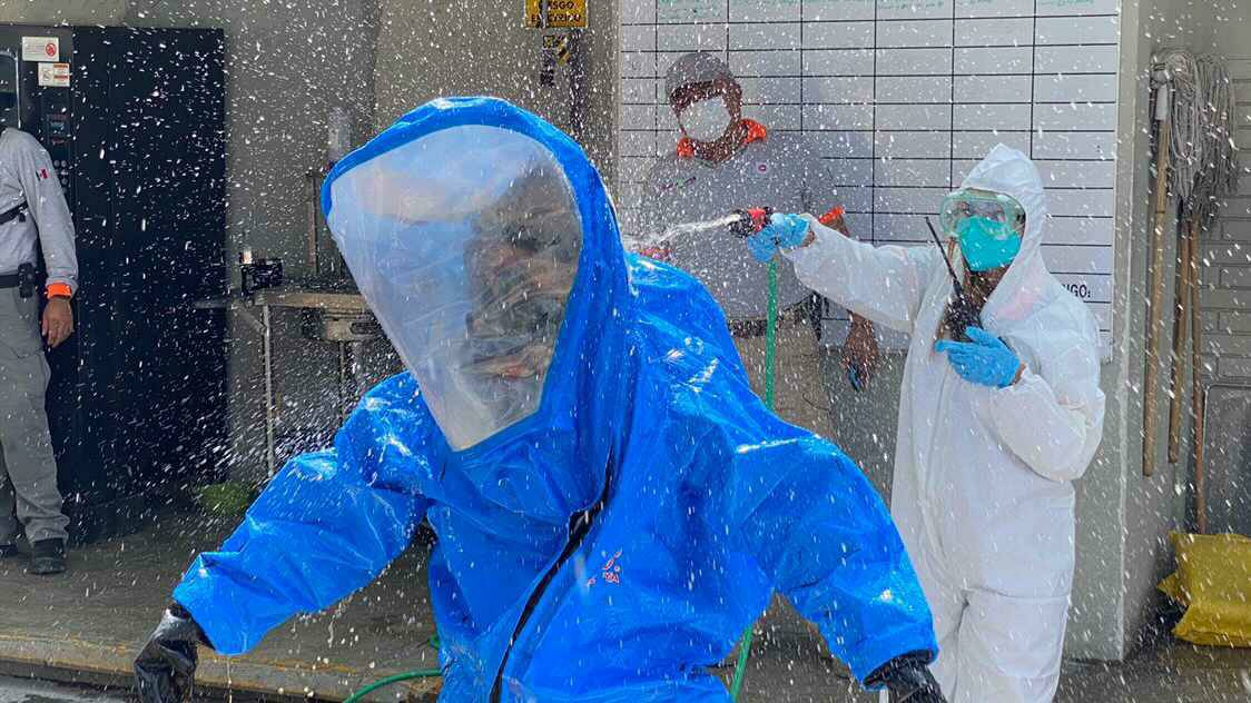 hazmatnation's tweet photo. Training day! 
From our friends in Neuvo Leon Mexico
📸🎥@chief_beta

Follow @hazmatnation and tag us in your photos!
#handsonhazmat #hazmat #hazmattech
@cbrnenation @hazsim #hazmatnation https://t.co/tg0xfApbJE