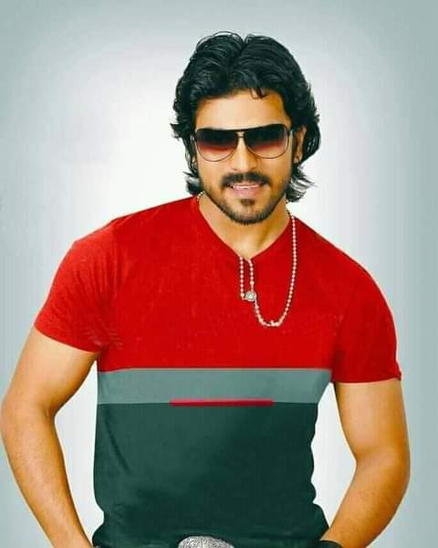 CherryBhavani's tweet photo. #SeethaRAMaRajuCHARAN. Good morning ❤️❤️ bangaram oy మేస్త్రి ❤️❤️ and RC fans 👋👋 https://t.co/EBZKYA8WYX