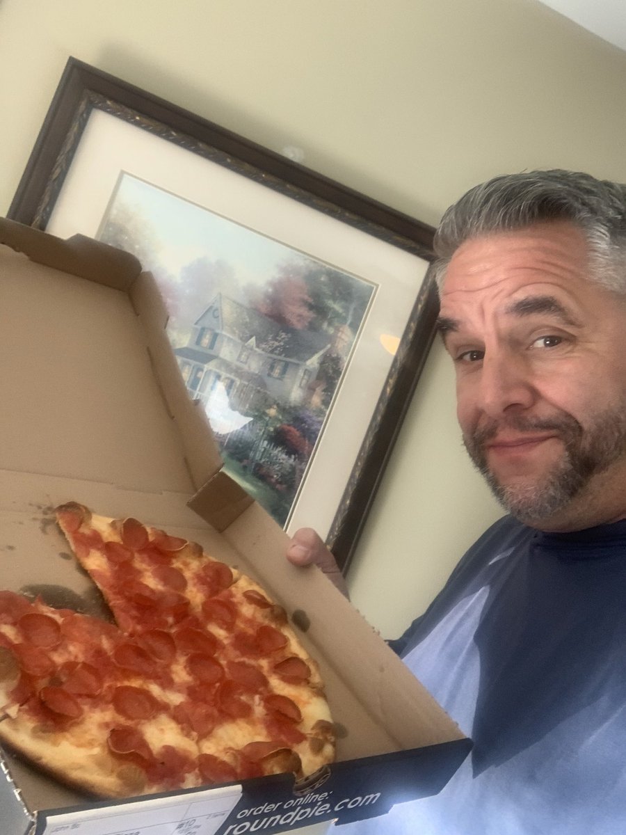 anthonyonesto's tweet photo. Today I’m thankful for @AskSuzyBiz hitting 100+ employees and @MattyB throwing the entire company a virtual pizza party. #pizza #saas #100thEmployee #SuzyPizzaParty #BetterTogether https://t.co/EbC74uYJPy