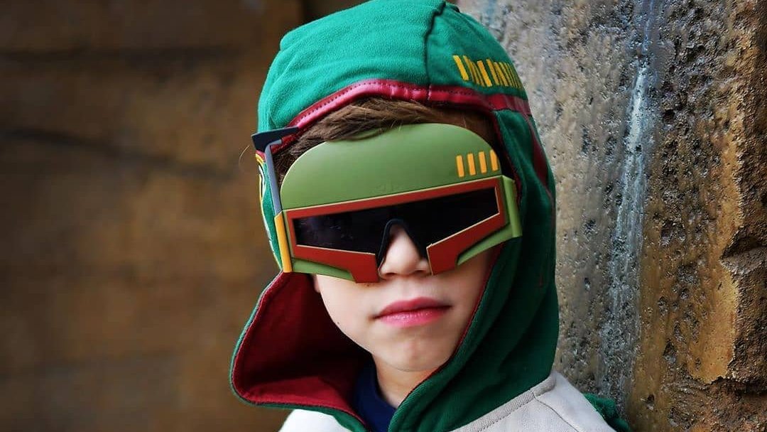 SunStaches's tweet photo. Is it really Boba Fett...or is someone else just wearing his armor again? 🤔🤔🤔 #MandalorianSeason2 https://t.co/RnewwY4Y2S