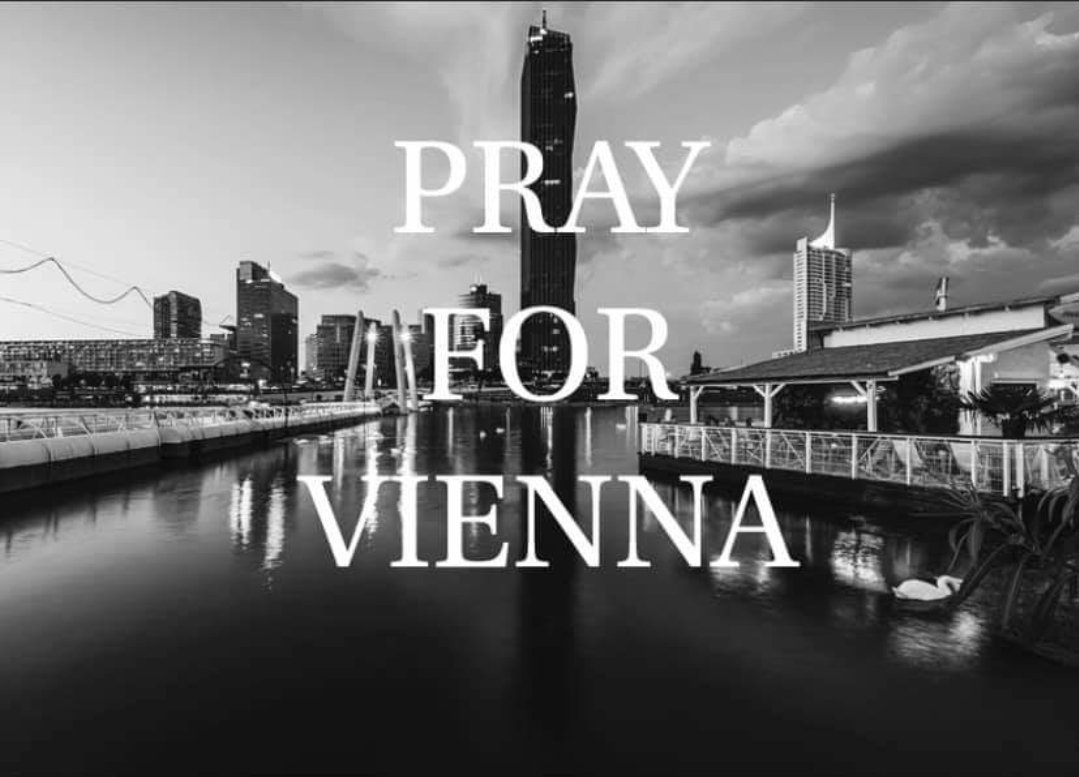 Bettina #IStandWithNickCarter (@bettinaschwab1) on Twitter photo 