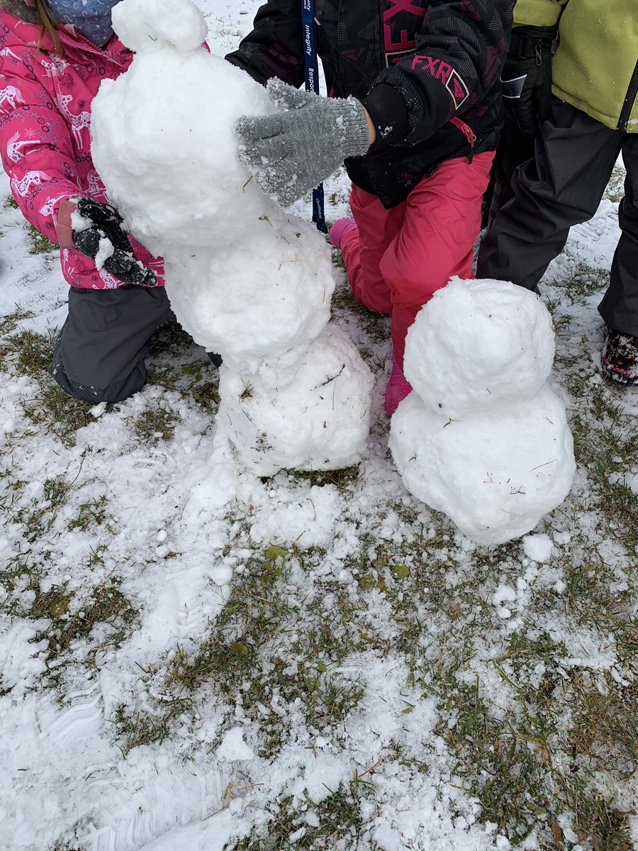 Teamwork and cooperative fun on the first snowfall of the year! Grade 1’s were solving the problem of why their snowman fell over ❄️⛄️ <a href="/LakeSimcoePS/">Lake Simcoe PS</a> <a href="/JJrhenderson/">Jennifer Henderson</a>