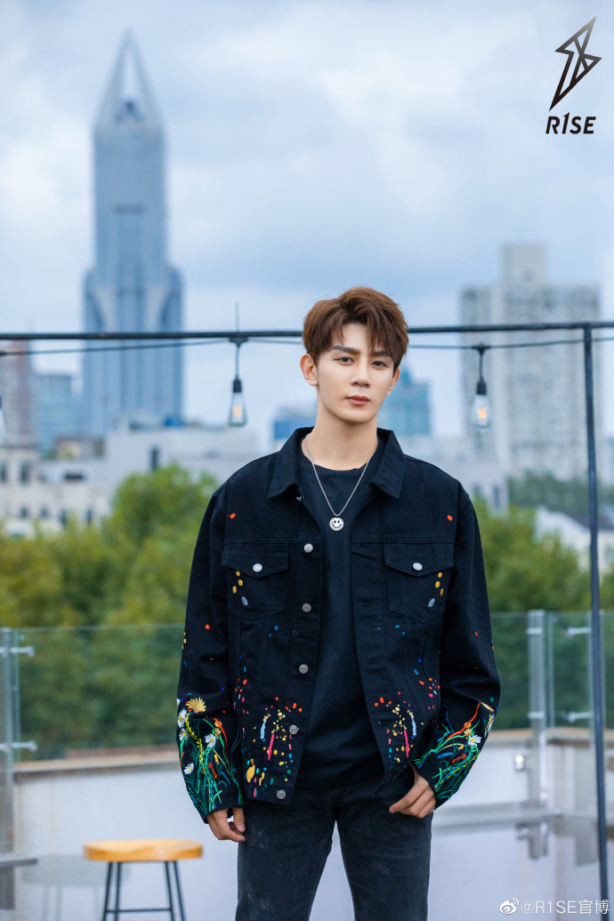 R1SEupdates's tweet photo. 201102 R1SE-官博 Weibo Update 
[TRANS]

Tonight at 8pm, watch Of Course It's Youth to see him humorously show his personality 💓 (3/3)

♫ #创造营2019 #ProduceCamp2019 
#夏之光 #XiaZhiguang #R1SE https://t.co/tenwEb12An