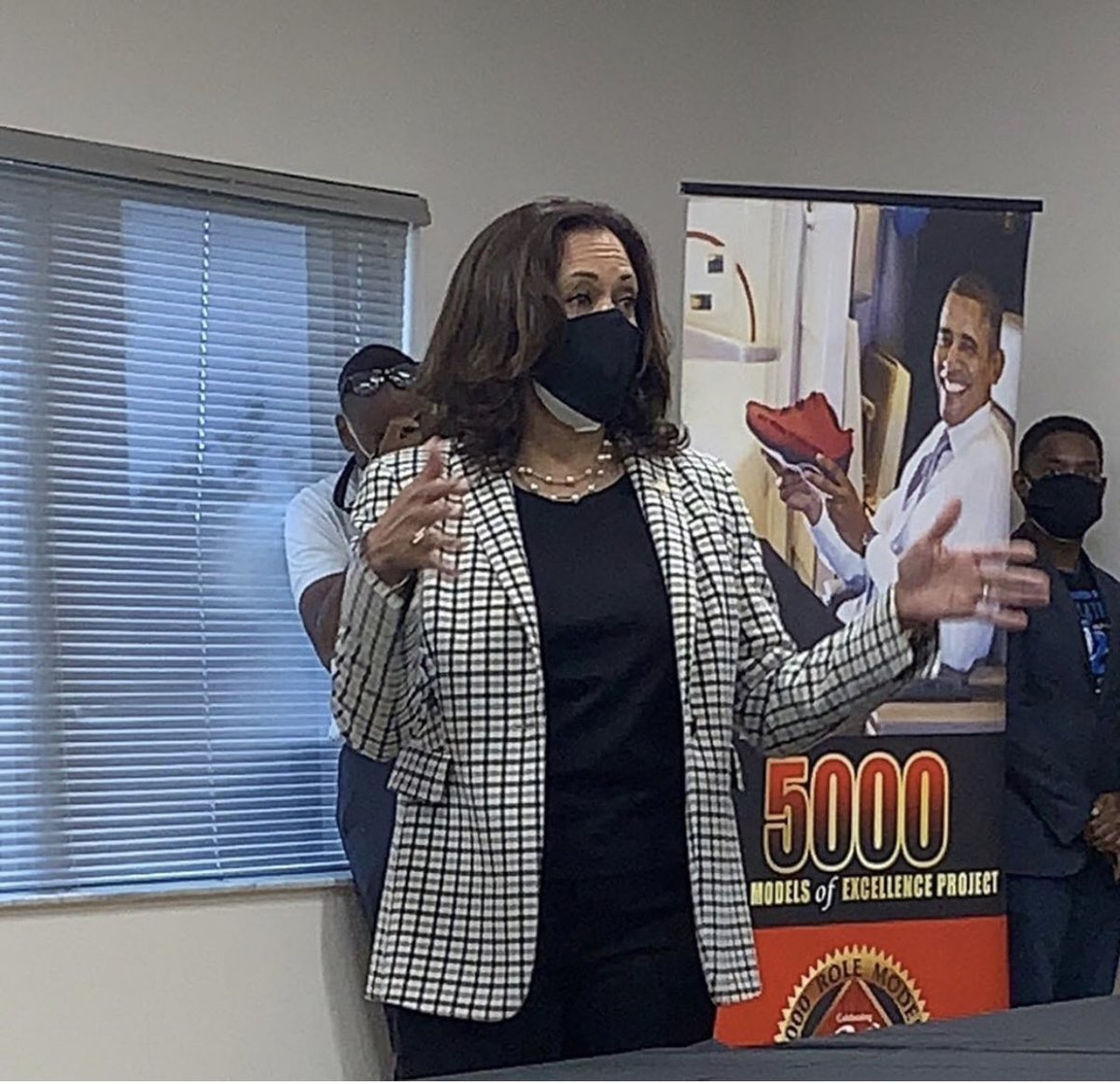 5000RoleBCPS's tweet photo. Thank you to Senator @KamalaHarris for meeting with The #5000RoleModel Adult Mentors about #mentoring, #engagement, and the importance of #voting. @Mr_InstrCoach @BABSEBroward https://t.co/V1ORkwmuCq
