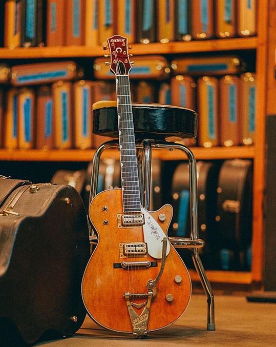 gretsch's tweet photo. Sweet! #repost 📷: @daily_guitars_ 2020 Gretsch Custom Shop ‘58 G6121 Chet Atkins 📸⚡️@officialgretsch @GuitarSpotter @lifelocallyabroad #gretsch #guitar #stephenstern . . . https://t.co/qIkzVaG57E