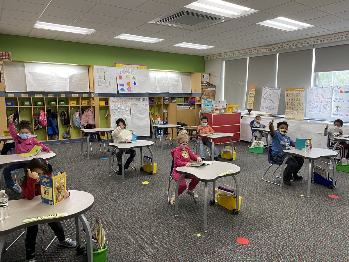 FiatoPatti's tweet photo. Chicka Chicka Boom Boom so happy to have students back in the classroom! #BPatriotProud #BCoolidgeCool @DarioBVazquez https://t.co/FGuh8co3ff