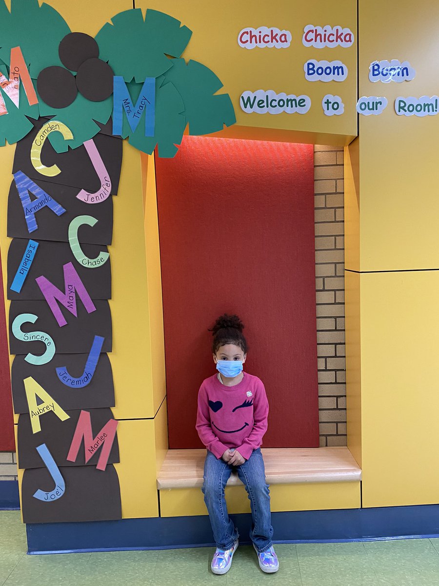 FiatoPatti's tweet photo. Chicka Chicka Boom Boom so happy to have students back in the classroom! #BPatriotProud #BCoolidgeCool @DarioBVazquez https://t.co/FGuh8co3ff