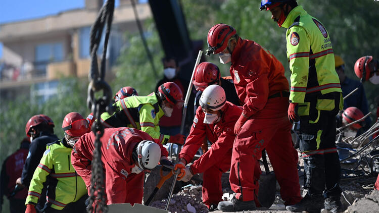 #SONDAKİKA | AFAD, İzmir depreminde can kaybının 98'e yükseldiğini, 147 kişinin tedavisinin sürdüğünü duyurdu hry.yt/hCWxH