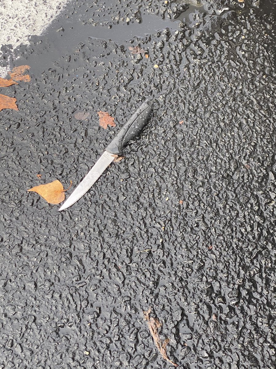 KBebesis's tweet photo. Found a knife in the parking lot, in the spot I parked in too.  Stay safe ladies. https://t.co/hAa3X2Ax86