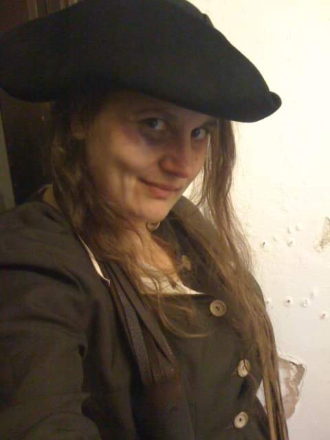 rsbuck's tweet image. Day 2 of #Museum30: Who am I?
I'm now Communications &amp;amp; Programmes Manager at @CreswellCrags. I started my museum career in a FOH costumed role at @JusticeMuseum because I love pretending I can time travel. I'm also a published writer &amp;amp; studying for an MA in English Literature!