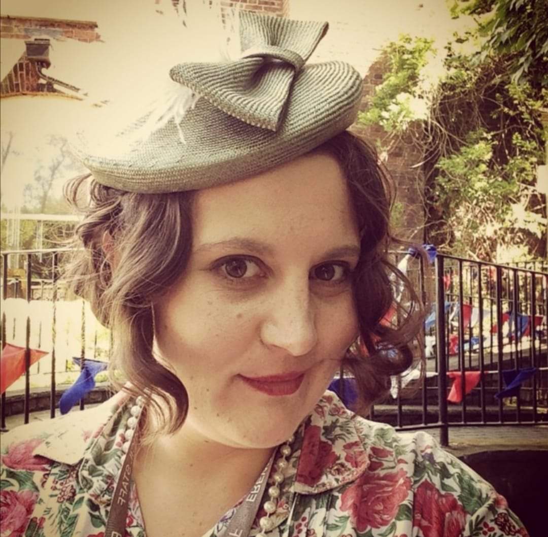 rsbuck's tweet image. Day 2 of #Museum30: Who am I?
I'm now Communications &amp;amp; Programmes Manager at @CreswellCrags. I started my museum career in a FOH costumed role at @JusticeMuseum because I love pretending I can time travel. I'm also a published writer &amp;amp; studying for an MA in English Literature!