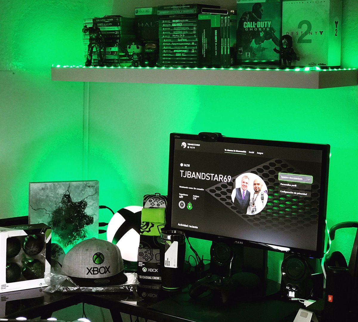 RaulMoralesII's tweet photo. Se viene video de los artículos oficiales de Xbox que he cazado hasta el día de hoy, lo cual ha sido muy difícil, pero no imposible. @XboxMexico @Xbox  #Xbox #XboxMercanciaOficial  #MiCorazóEsVerde #TJBANDSTAR69 https://t.co/gKwS8pzY3N