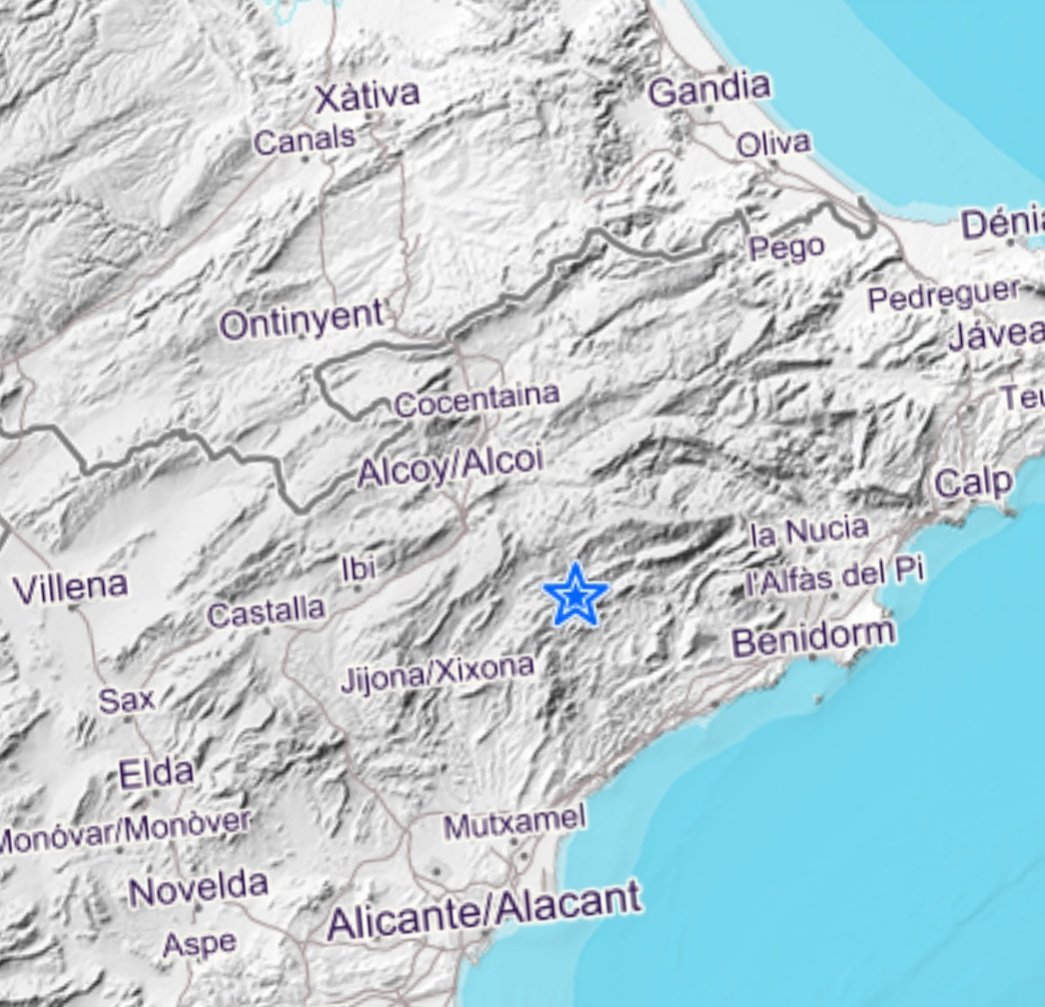 _JDValle's tweet photo. ¿Alguien más se acaba de despertar con la sacudida? #Terremoto #Terratremol #Alicante #Xixona #Alcoy #Cocentaina #MurodeAlcoy https://t.co/6KyHATYUto