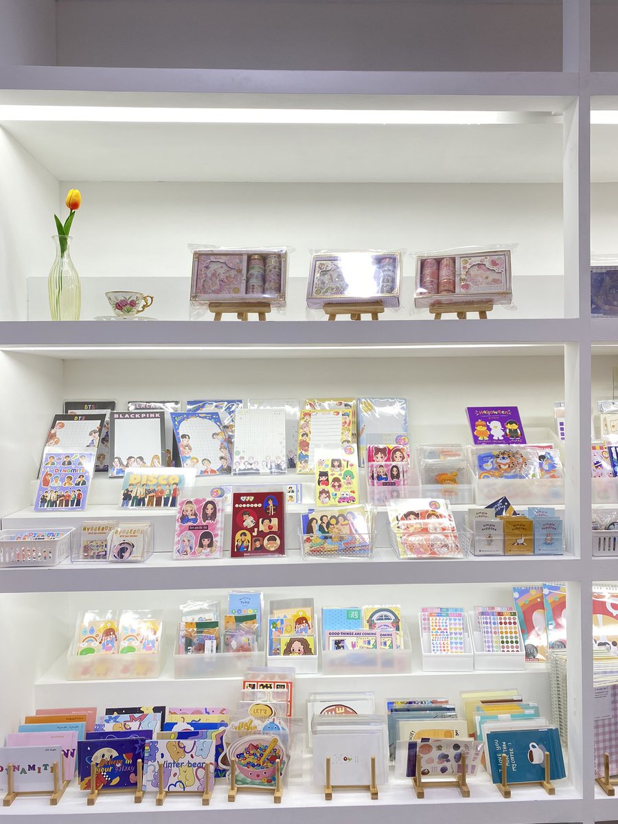 piggiegift's tweet photo. เมื่อวานเดินผ่านหน้าร้าน🌈Hello Everyday🌷น่ารักมาก เค้าเพิ่งมาเปิดใหม่ที่สยามเลยแวะเข้าไป มีแต่ของน่ารักปุ๊กปิ๊กเต็มไปหมด สตก เที���นหอม แถมร้านarda.baggu✨กระเป๋าผ้าสุดฮิตในไอจีก็มีมาลงที่ร้านนี้เหมือนกัน
📍พิกัดสยามสแควร์ ซอย2💞
#piggiereview #ไว้รีวิวห้ามขายของโว้ยย #รีวิวสยาม https://t.co/uNKBk1VVKn