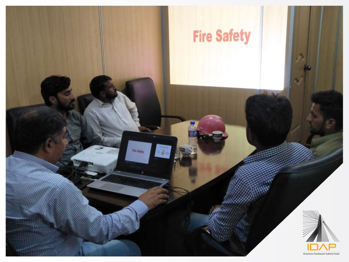 idapgop's tweet photo. IDAP is committed to providing a safe working environment to its employees and stakeholders through its effective implementation of fire safety protocols, fire drills and firefighting training on project sites.
#idapinfrastructure #projects #emergency #firefigting #safetyfirst https://t.co/UlQq9Q6ty9