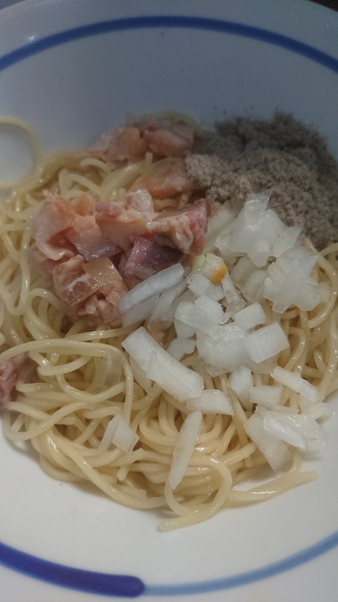 夏菜子が笑えば世界が笑う On Twitter 中華そばいづる 大門 煮干しそば 和え玉 久しぶりに来たら色々変わってた 祝日でも並びなくなったのね スープのぬるさと少なさにこれこれぇーって感じで嬉しかった 美味かったです 店主の笑顔に会いたかったけど