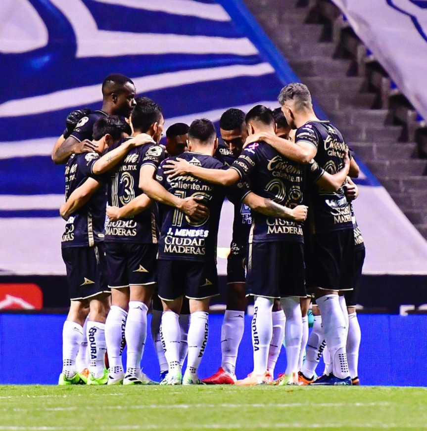 InvictosSomos's tweet photo. Llevan 39 de 48 puntos posibles. Solo 1 derrota tras 16 jornadas disputadas. El líder indiscutible y el equipo que mejor juega -desde hace rato- en México. LA FIERA.

📷 @clubleonfc https://t.co/XTdPOddZen