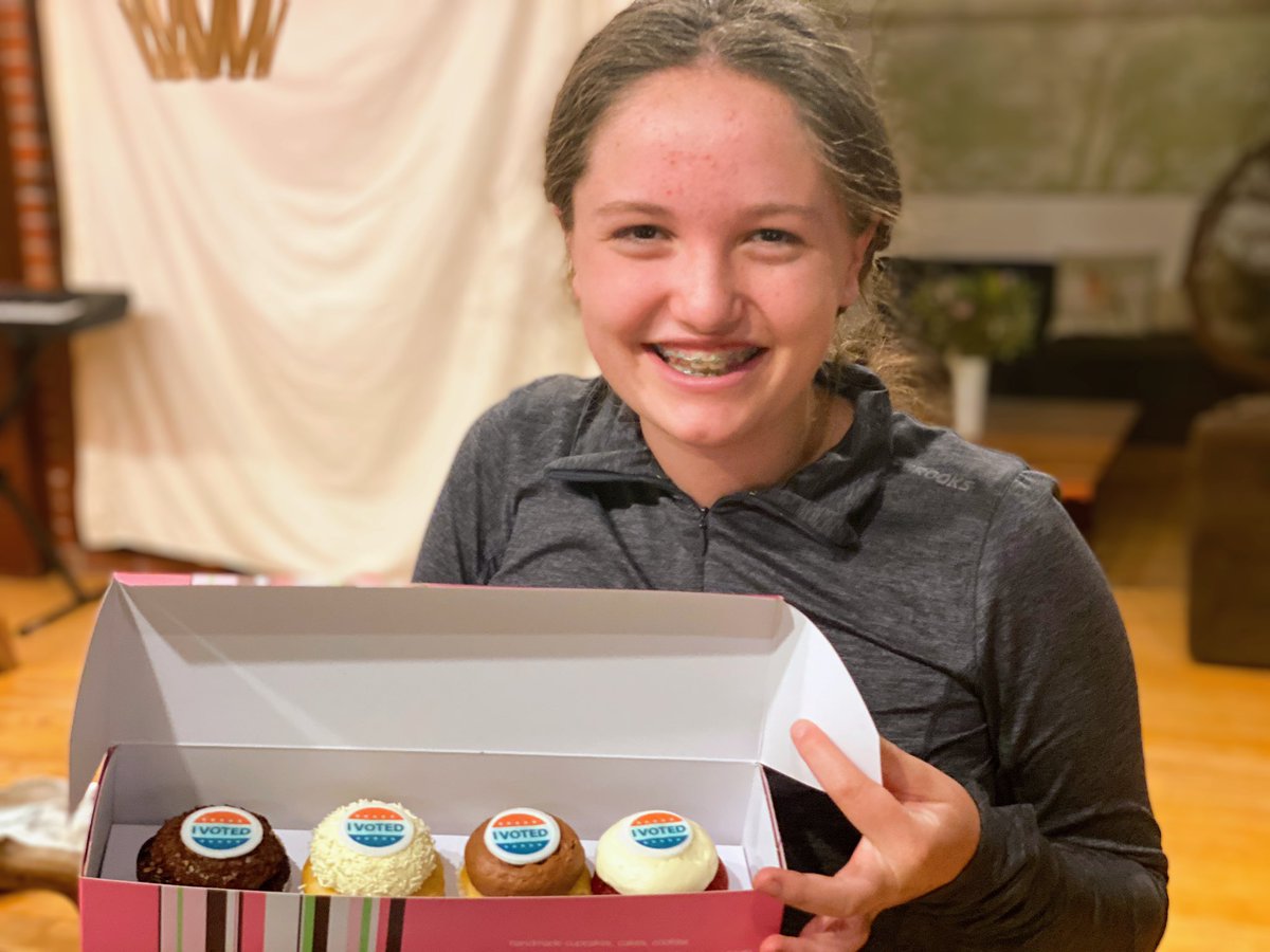 HayesRaffle's tweet photo. PopVote hit 1200+ responses today and Anika published the data at https://t.co/73IBVqSKDd. Debbie congratulated her with #ivoted cupcakes! I wonder how Popvote will compare to tomorrow’s results. https://t.co/TfuV9d13he