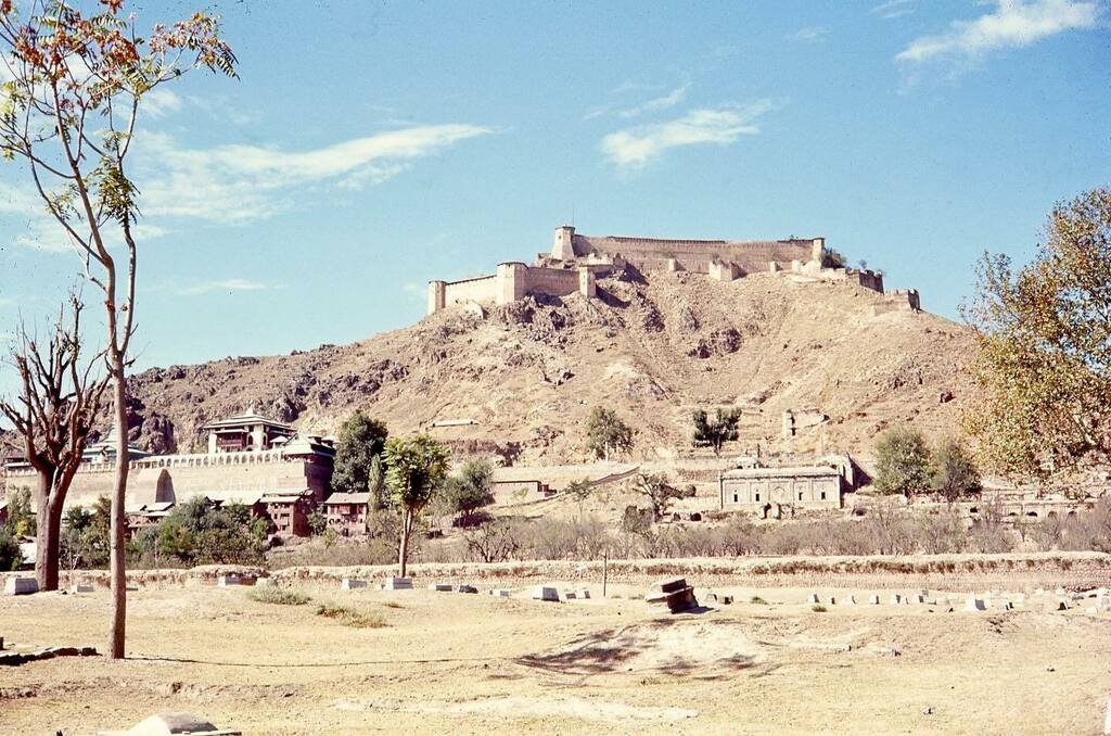 beulahelephant's tweet photo. 🇦🇫 Afghanistan 1971: Bala Hisar Fort, Kabul #carrollhardylong #louannlong #methodistmissionaries #alonglegacy #umc #unitedmethodistchurch #medicalmissionaries #johnsoncitytennessee #travels #slidefilm #35mm #photography #kodachrome #ektachrome #ansochrom… https://t.co/RuMMl7x95B https://t.co/SgVnNwfT3l