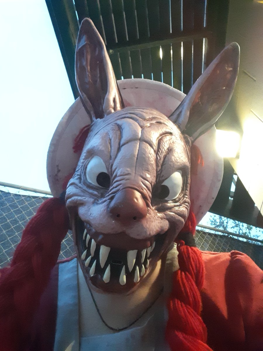 FoxfireAnomaly's tweet photo. Scaring is one of those jobs that definitely has that "If you love what you do, you'll never work a day in your life"
It's hard work being a scarer, especially during a pandemic, but the hard work all the staff put in to keeping safe was well-appreciated!
#ScreamZone https://t.co/35NrUEy4ZW