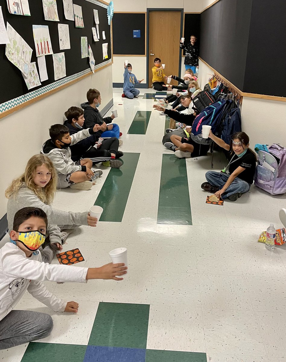 MrsTorres_5th's tweet photo. Celebrating #DiaDeMuertos with my students with a traditional #merienda #PanDeMuerto #DayoftheDead #dualclassroom https://t.co/YVuxbJpD9E