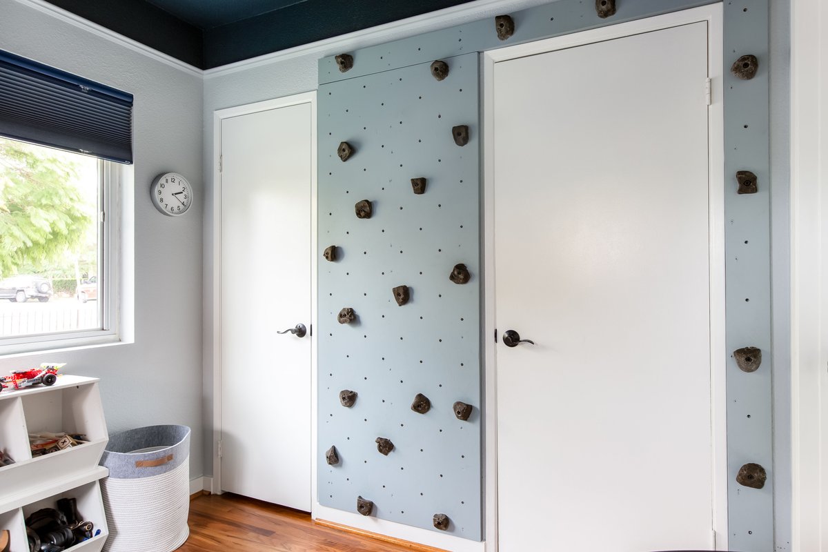 This bedroom rocks, literally. ๐ง How much would your kids #SWColorLove a #rockwall in their bedroom? Thanks for sharing your super cool project, @jaccardinteriors!
๐ธ: @nataliarobertphoto
๐จ:
Stardew SW 9138 (walls)
Gale Force SW 7605 (ceiling)
#sherwinwilliams #diy #paint https://t.co/cm47mfqqt7