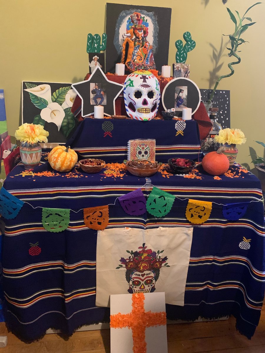 FCAIBCHICAGO's tweet photo. Ms. Guzman honors her departed loved ones with a beautiful ofrenda! #FCAIBCHICAGO #DiaDeMuertos #DayoftheDead #CPSNetwork16 https://t.co/d8uRsDQ6Ph