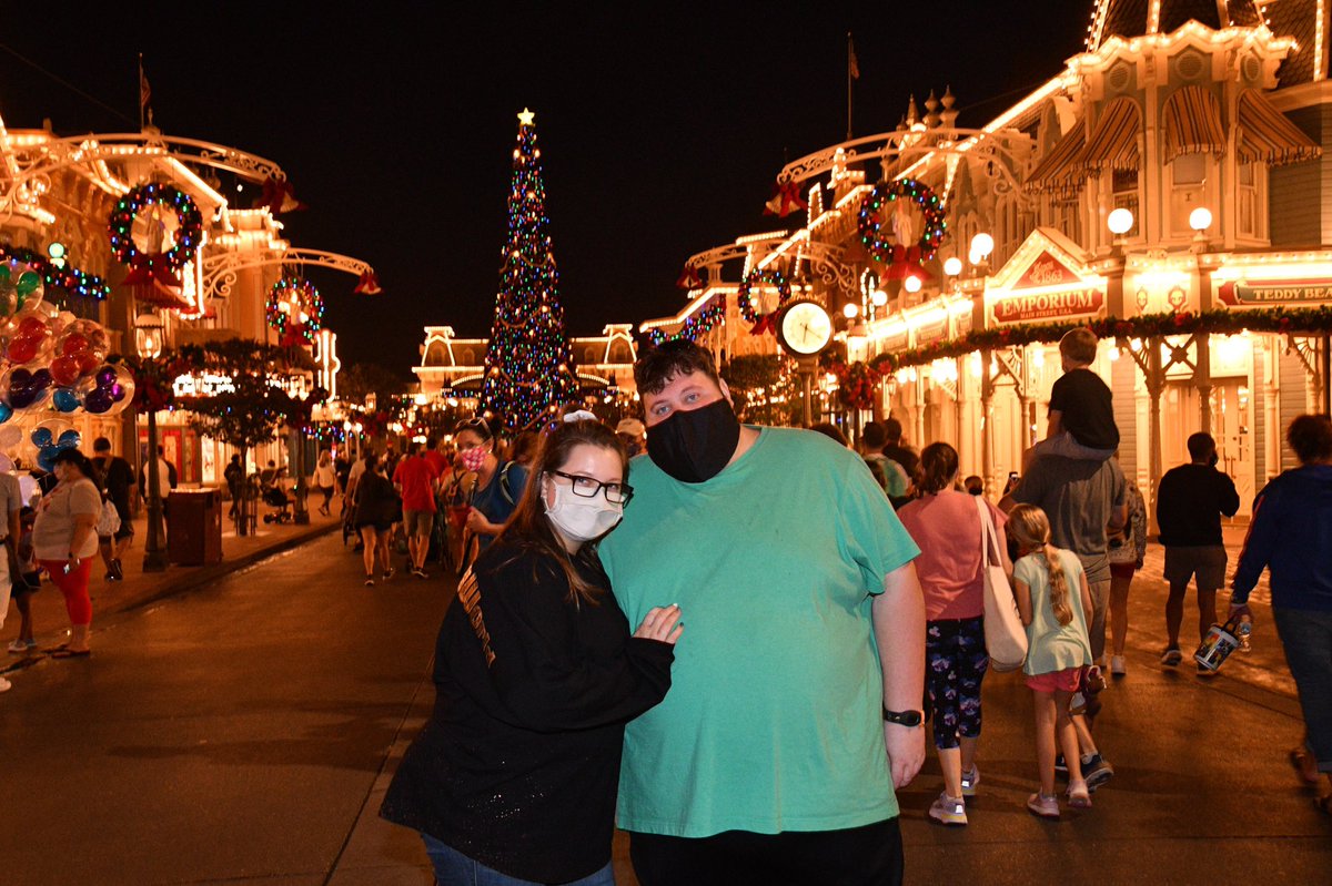 LD_DrewH's tweet photo. Who’s ready for another night of @CosmicReid LIVE?! I just left the Magic Kingdom and I’m ready to build my own park with Chris, @jmielcarz, &amp; @angelinamarella! https://t.co/4YMOyq4c6b join us at 9pm! https://t.co/6LaN25yH6y