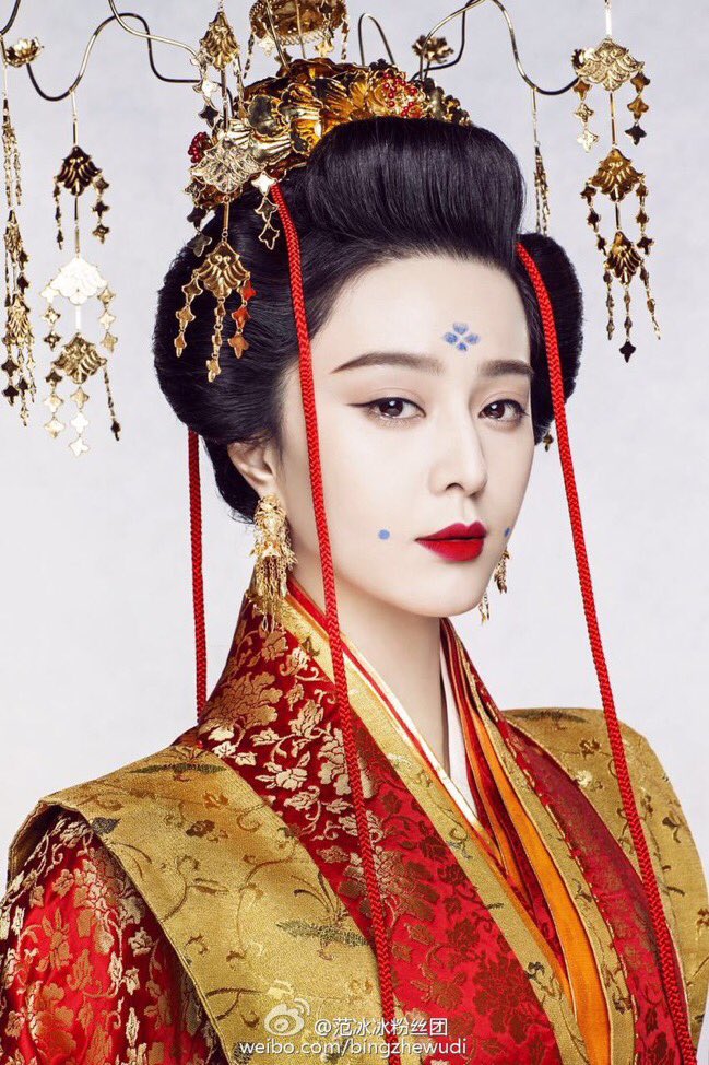 Instead of a huadian 花鈿 (the flower mark on the forehead common in ancient chinese makeup) Meng Yao could have a huodian 火鈿 (a fire mark, because Qishan Wen)Hooray more Chinese puns.