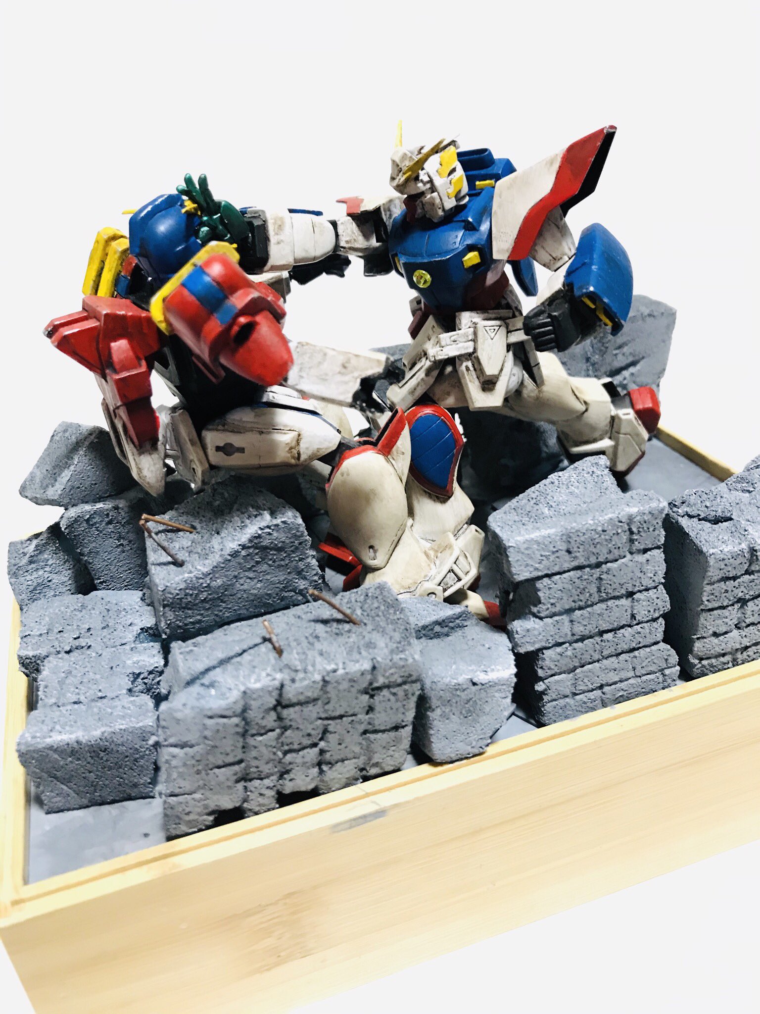 マリポン ガンダムジオラマ ゴットガンダム ドモンカッシュ ガンダムジオラマ第15弾 丁度なかびなので こちらで行きます Gガンダムです ドモンの名言 俺のこの手が光って唸る お前を倒せと輝き叫ぶ 必殺 シャイニングフィンガー