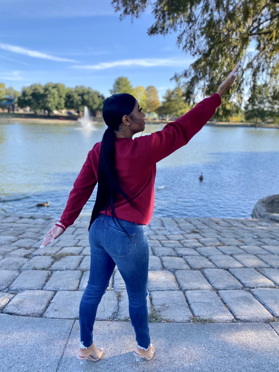 qweenki_'s tweet photo. it's Madam President to you ❤️🐘
#IntrinsicJoy
#LitSix
#Fall20
#FallForwardWithZH
#AOML https://t.co/DtzXxOBhDe
