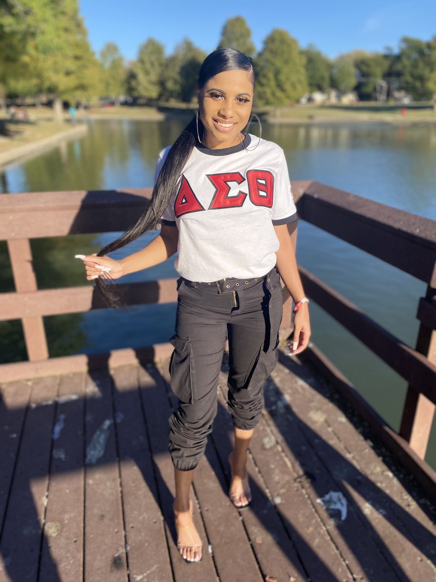 qweenki_'s tweet photo. it's Madam President to you ❤️🐘
#IntrinsicJoy
#LitSix
#Fall20
#FallForwardWithZH
#AOML https://t.co/DtzXxOBhDe