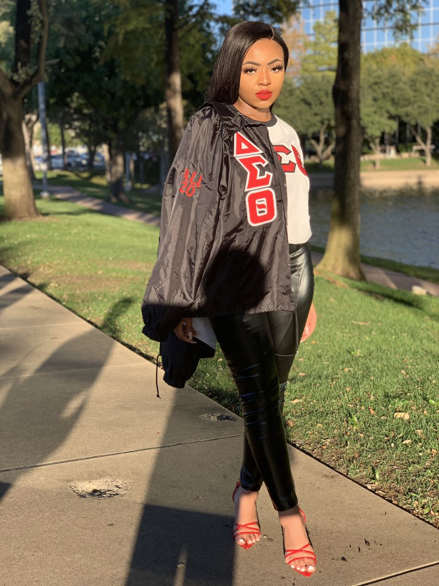 _ButImUndefined's tweet photo. Red always been my color but now it’s just a little more DevaSTating.❤️
#AOML #FallForwardWithZH #DST #17Club #DST13 #FALL20 https://t.co/jSR89mMv4r