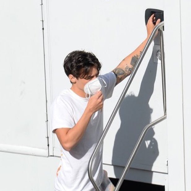 better93s's tweet image. harry styles short hair supremacy