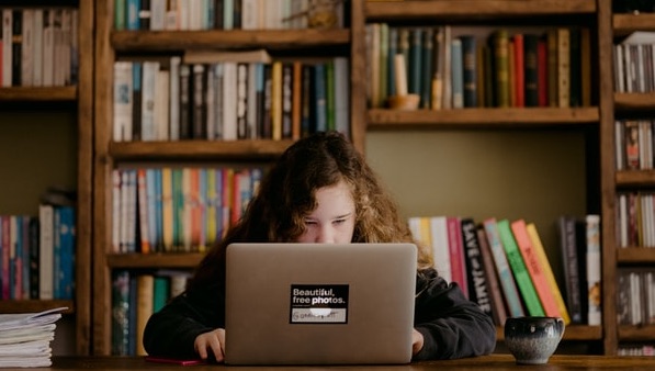 AVIDOpenAccess's tweet photo. Teaching students in class &amp; remote simultaneously presents myriad challenges for teachers. Blended learning models can help. Explore our collection of resources to learn about the core elements and most common models in #BlendedLearning. #TeacherTips 
https://t.co/uQGuu5skWx https://t.co/3VX0YGViYo