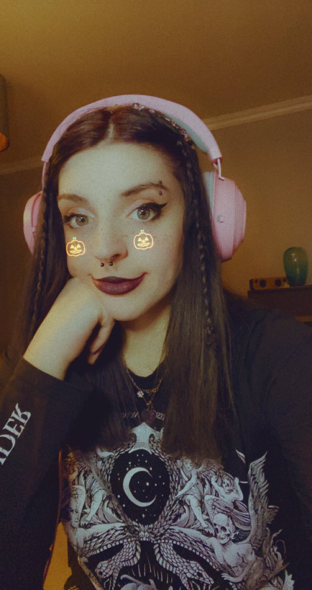 Haruko7071's tweet photo. Thank you guys for following me on #twitch ! We are 24 now, my channel is growing so fast thanks to your support! 。◕‿◕｡ You are amazing! (*˘︶˘*).｡.:*♡ #streamer #LeagueOfLegends #ALLOUT #KDA #gamer #gamergirl #razer #support #Seraphine_OUT #lux #love https://t.co/s4qA45xstD