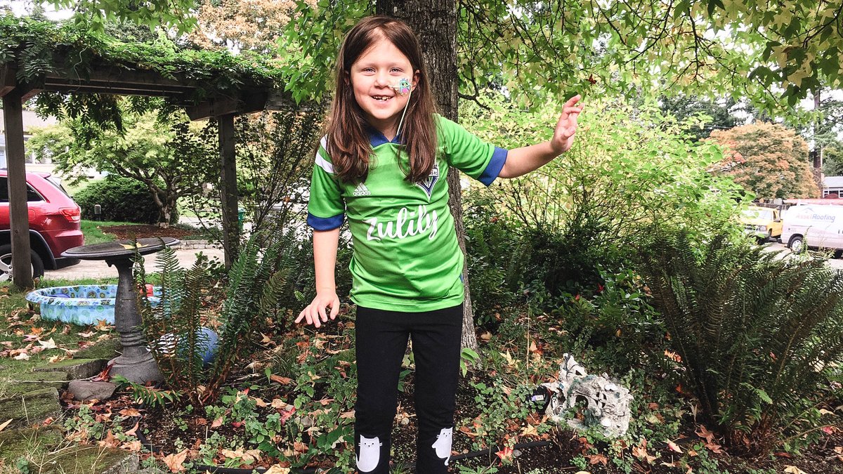 SoundersFC's tweet photo. Meet Vienna from @seattlechildren’s, our Honorary Team Captain for #COLvSEA!
Vienna, age 6, is fighting Leukemia & currently waiting on a bone marrow transplant. Vienna loves kitties, rainbows and playing with her brother.
#SeattleChildren
#KickChildhoodCancer
#AustenEverettFdn https://t.co/9vfSUTmqgv