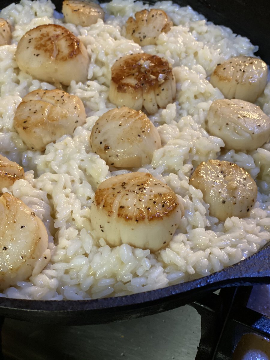 MogulNoir's tweet image. Absolutely just having fun with it now. 🙃 Parmesan Scallop Risotto? Sure, why not! 🤤

#McFourChronicles
#KitchenExperiments
#CovidMadeMeDoIt