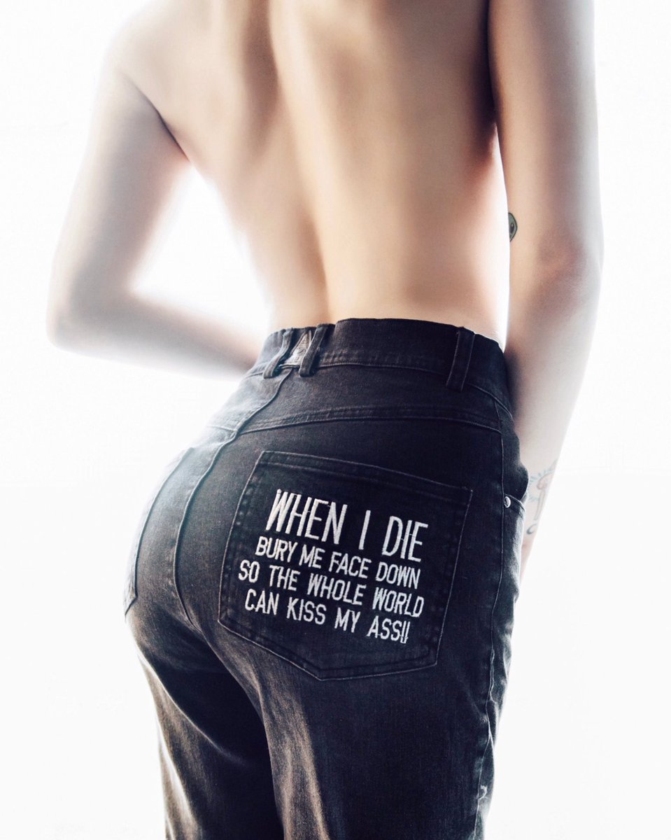 Sarah McGonagall on X: little butt, big mood t.couoXUBUMs7w  X