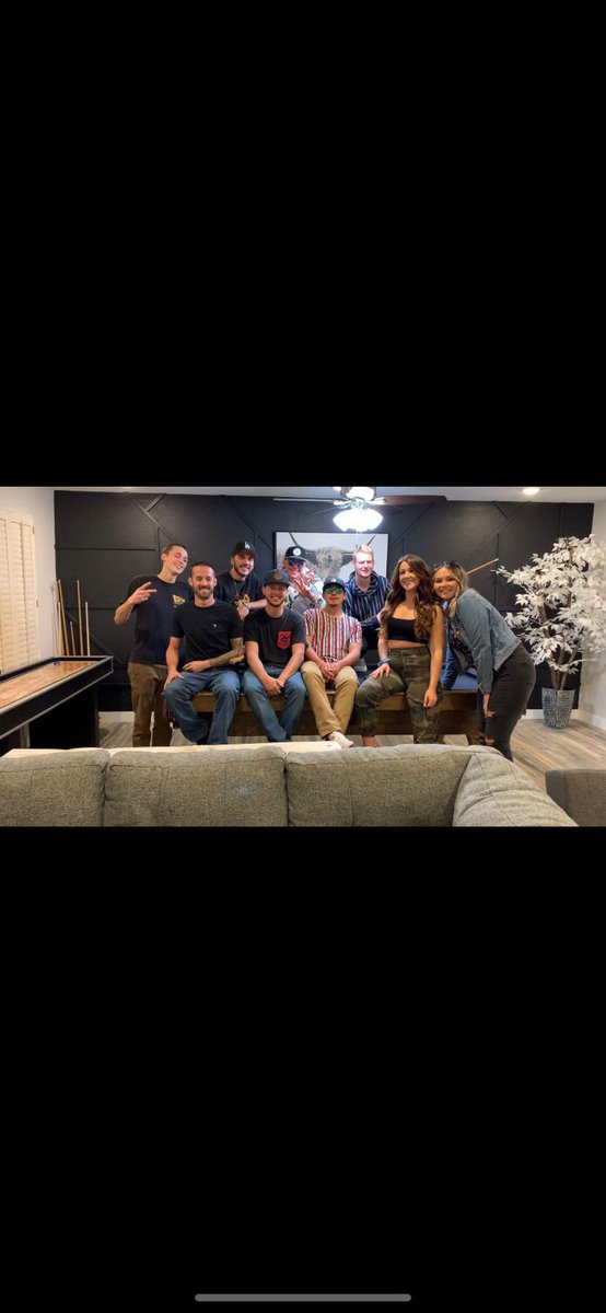 patwick505's tweet photo. We took over Arizona for a few days. Happy 21st B-Hood 🍻 https://t.co/t5AdCKFFs1