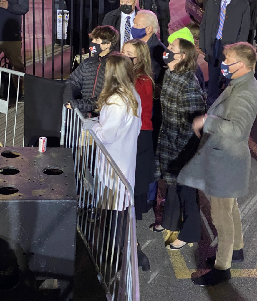 ArletteSaenz's tweet photo. .@JoeBiden watching @ladygaga perform in Pittsburgh with his grandkids https://t.co/J4DS7hHtPq